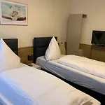 ゲストハウス Pensionett 3*